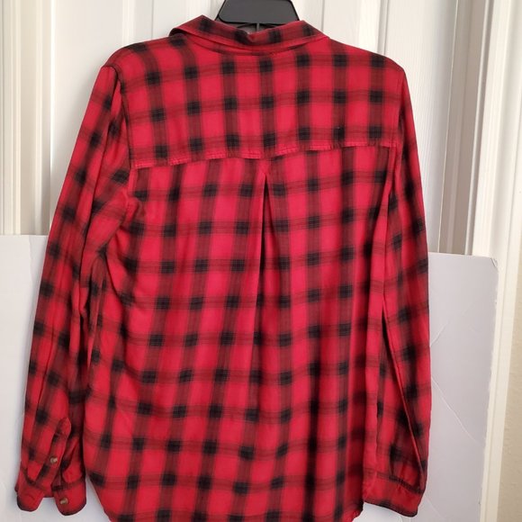 American Eagle boyfriend fit button-down long sleeves shirt size medium. - Picture 7 of 11
